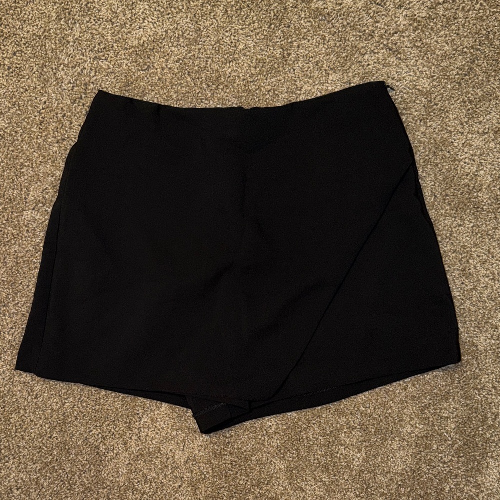 Black skort